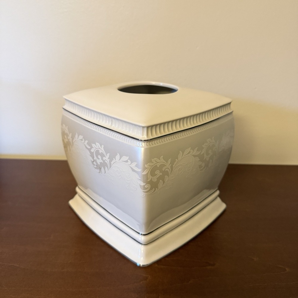 Hotel Collection Candenza White/ Chrome Tissue Box